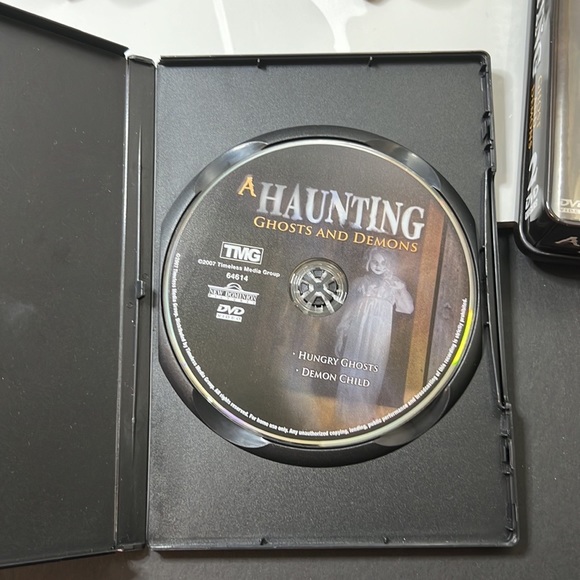 A Haunting Ghosts and Demons 2 disc DVD Set - Picture 12 of 12